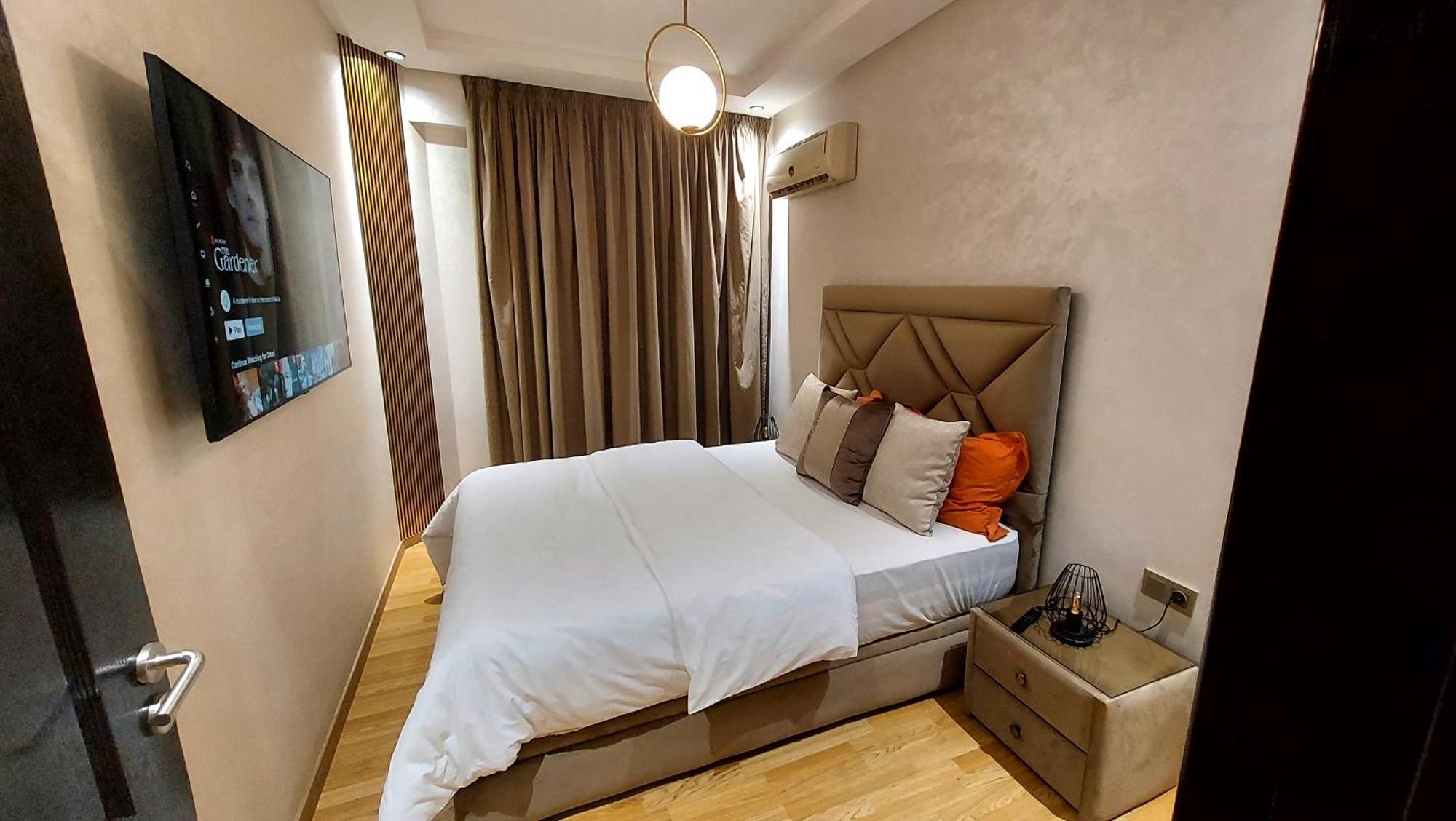 luxury apartment of 80m2 , 1minute from hassan2 mosquè from family , pour famille , INTERDIT COUPLES ARAABIC NON MARIÉ, FORBIDDEN UNMARRIED ARAABIC COUPLES Casa Blanca Exterior foto
